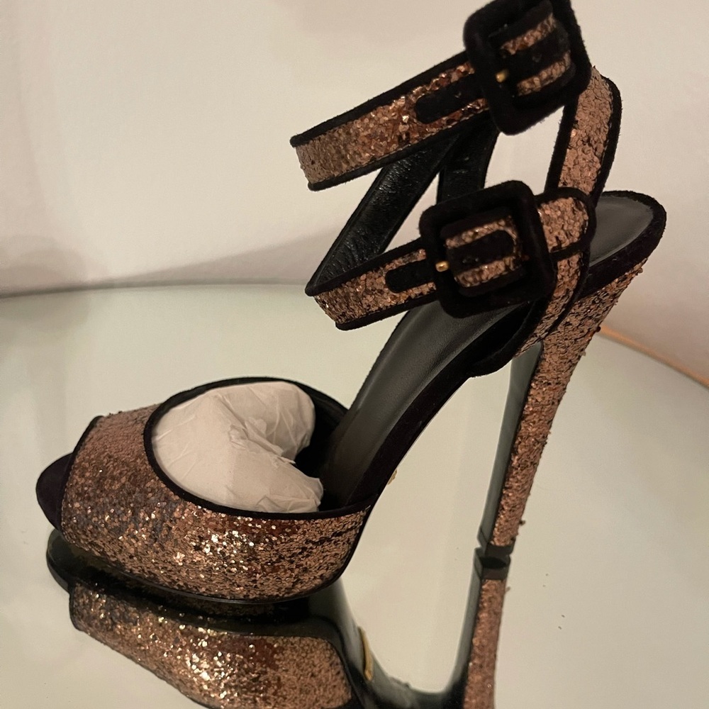 Gucci rose gold glitter & black suede sandal👠 perfect condition!!!